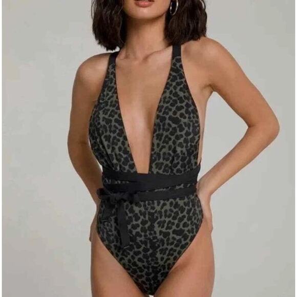 Good American Green Black Deep Cut Wrap One Piece Reversible Swimsuit NWT Size 7 - Picture 1 of 4